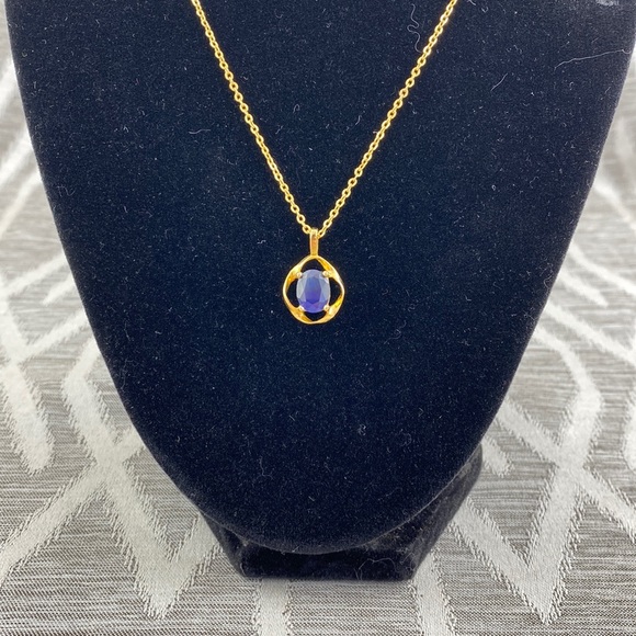 Gold Pedant with Gemstone on Gold Chain - Picture 6 of 6